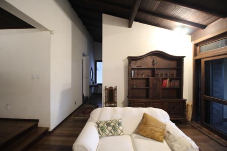 Casa à venda com 388m², 5 quartos e 3 vagasSala 1