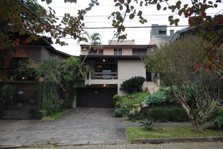 Casa à venda com 388m², 5 quartos e 3 vagasFachada