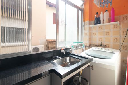 Apartamento à venda com 64m², 2 quartos e sem vaga Apartamento à venda com 64m², 2 quartos e sem vagaCozinha e Área de Serviço