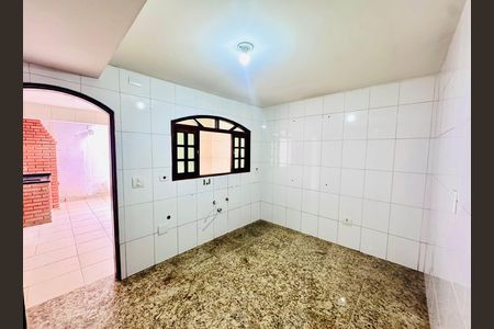 Casa para alugar com 70m², 2 quartos e 2 vagasCozinha