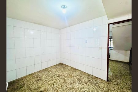 Casa para alugar com 70m², 2 quartos e 2 vagasCozinha