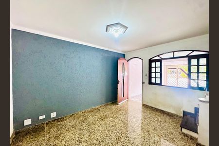 Casa para alugar com 70m², 2 quartos e 2 vagasSala