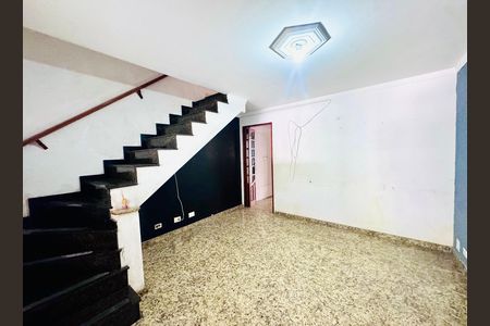 Casa para alugar com 70m², 2 quartos e 2 vagasSala