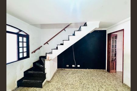 Casa para alugar com 70m², 2 quartos e 2 vagasSala