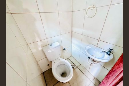 Casa para alugar com 70m², 2 quartos e 2 vagasBanheiro 1