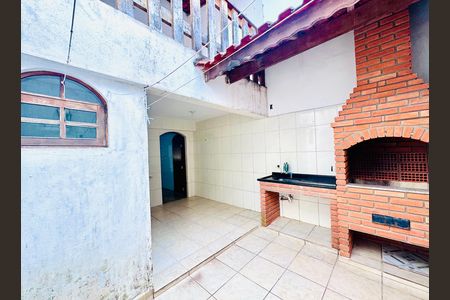 Casa para alugar com 70m², 2 quartos e 2 vagasQuintal