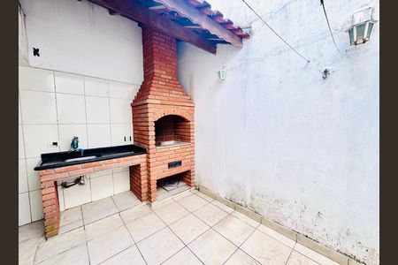 Casa para alugar com 70m², 2 quartos e 2 vagasQuintal