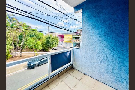 Casa para alugar com 70m², 2 quartos e 2 vagasSacada do quarto 2