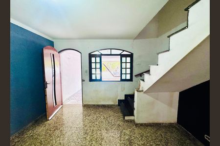 Casa para alugar com 70m², 2 quartos e 2 vagasSala