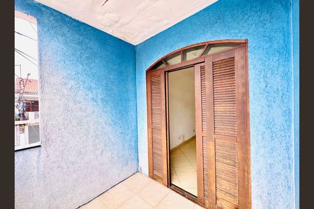 Casa para alugar com 70m², 2 quartos e 2 vagasSacada do quarto 2