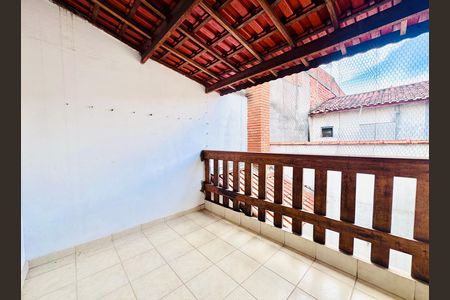Casa para alugar com 70m², 2 quartos e 2 vagasSacada do quarto 1