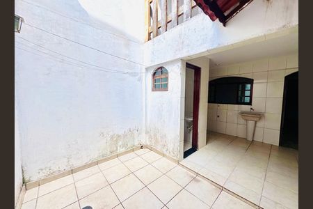 Casa para alugar com 70m², 2 quartos e 2 vagasQuintal