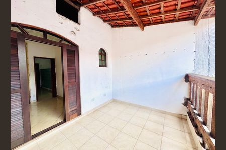 Casa para alugar com 70m², 2 quartos e 2 vagasSacada do quarto 1