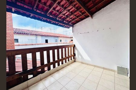 Casa para alugar com 70m², 2 quartos e 2 vagasSacada do quarto 1