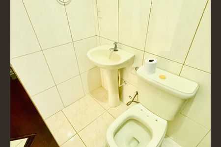 Casa para alugar com 70m², 2 quartos e 2 vagasBanheiro da Suíte
