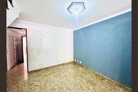 Casa para alugar com 70m², 2 quartos e 2 vagasSala