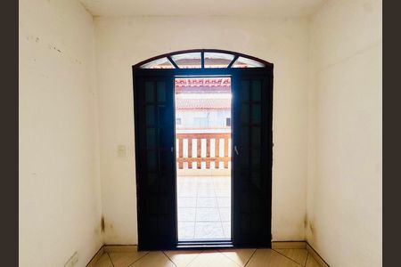 Casa para alugar com 70m², 2 quartos e 2 vagasQuarto 1
