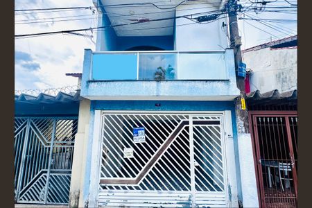 Casa para alugar com 70m², 2 quartos e 2 vagasPlaca instalada na fachada do imóvel 