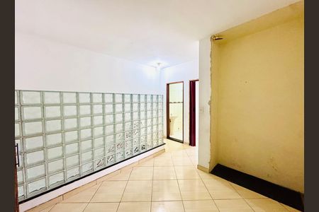 Casa para alugar com 70m², 2 quartos e 2 vagasHall