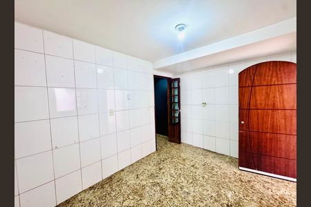 Casa para alugar com 70m², 2 quartos e 2 vagasCozinha