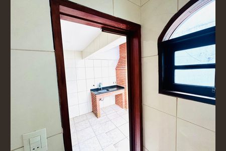 Casa para alugar com 70m², 2 quartos e 2 vagasBanheiro 1