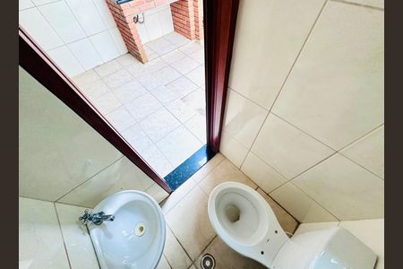 Casa para alugar com 70m², 2 quartos e 2 vagasBanheiro 1