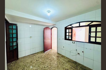 Casa para alugar com 70m², 2 quartos e 2 vagasCozinha