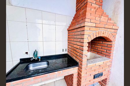Casa para alugar com 70m², 2 quartos e 2 vagasChurrasqueira
