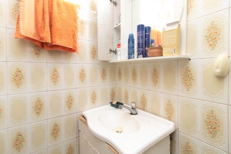 Banheiro de apartamento à venda com 2 quartos, 52m² em Jardim Botânico, Porto Alegre