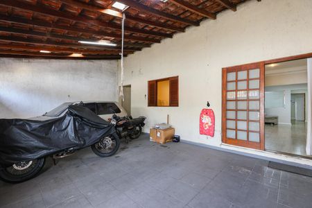 Casa à venda com 202m², 3 quartos e 3 vagas Casa à venda com 202m², 3 quartos e 3 vagasGaragem