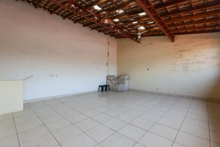 Casa à venda com 202m², 3 quartos e 3 vagas Casa à venda com 202m², 3 quartos e 3 vagasÁrea externa