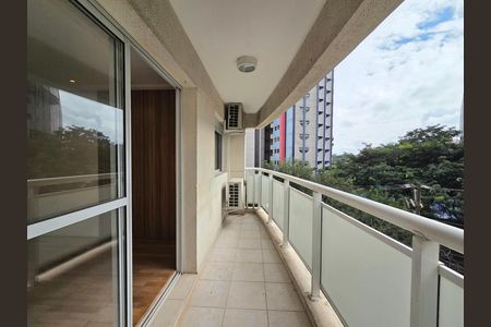 Apartamento para alugar com 72m², 1 quarto e 1 vagaVaranda