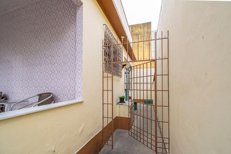 Casa à venda com 120m², 3 quartos e 2 vagas Casa à venda com 120m², 3 quartos e 2 vagasVaranda da Frente - Entrada lateral