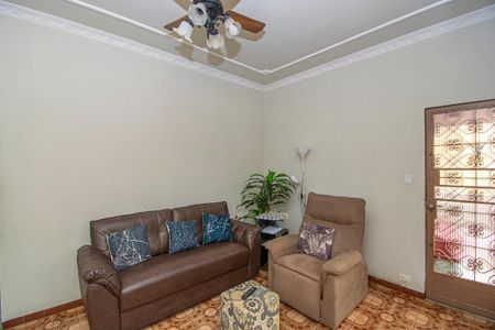 Casa à venda com 120m², 3 quartos e 2 vagas Casa à venda com 120m², 3 quartos e 2 vagasSala