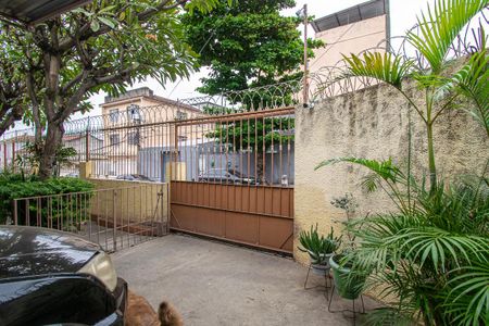 Casa à venda com 120m², 3 quartos e 2 vagas Casa à venda com 120m², 3 quartos e 2 vagasGaragem - Portão da garagem