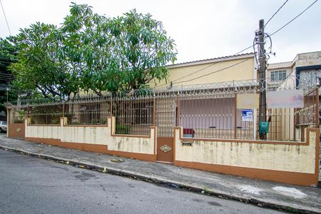 Casa à venda com 120m², 3 quartos e 2 vagas Casa à venda com 120m², 3 quartos e 2 vagasFachada do Imóvel