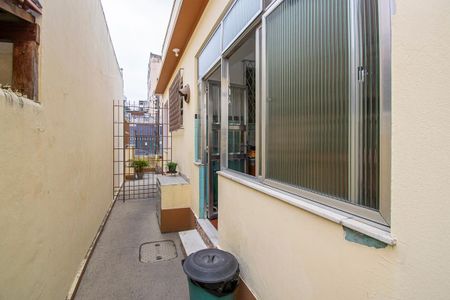 Casa à venda com 120m², 3 quartos e 2 vagas Casa à venda com 120m², 3 quartos e 2 vagasVaranda dos fundos - Acesso lateral