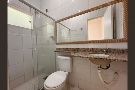 Casa de condomínio para alugar com 300m², 4 quartos e 3 vagasÁrea de Serviço - Banheiro