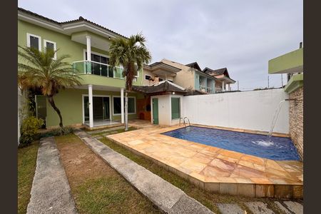 Casa de condomínio para alugar com 300m², 4 quartos e 3 vagasÁrea externa