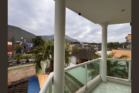 Casa de condomínio para alugar com 300m², 4 quartos e 3 vagasSuíte 1 - Varanda