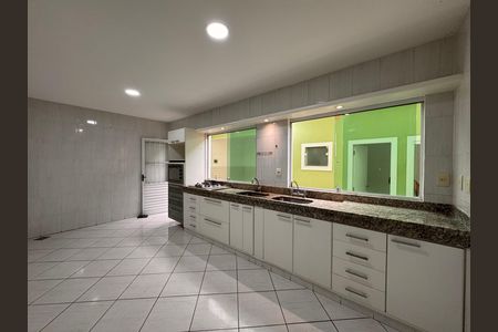 Casa de condomínio para alugar com 300m², 4 quartos e 3 vagasCozinha