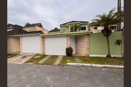 Casa de condomínio para alugar com 300m², 4 quartos e 3 vagasFachada