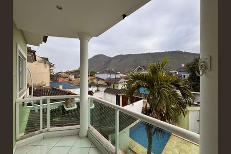 Casa de condomínio para alugar com 300m², 4 quartos e 3 vagasSuíte 1 - Varanda
