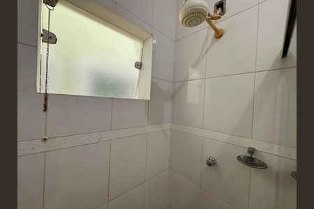 Casa de condomínio para alugar com 300m², 4 quartos e 3 vagasÁrea de Serviço - Banheiro