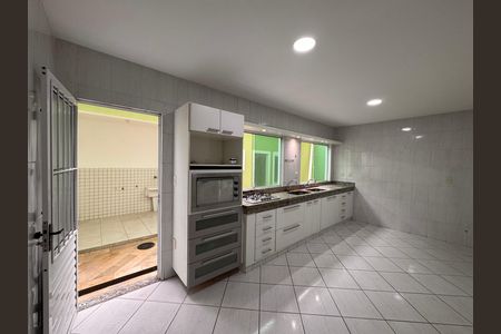 Casa de condomínio para alugar com 300m², 4 quartos e 3 vagasCozinha