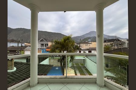 Casa de condomínio para alugar com 300m², 4 quartos e 3 vagasSuíte 1 - Varanda