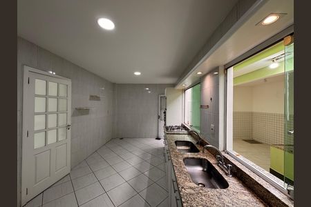 Casa de condomínio para alugar com 300m², 4 quartos e 3 vagasCozinha