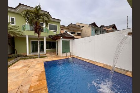 Casa de condomínio para alugar com 300m², 4 quartos e 3 vagasÁrea externa