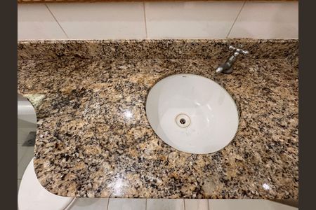 Casa de condomínio para alugar com 300m², 4 quartos e 3 vagasÁrea de Serviço - Banheiro