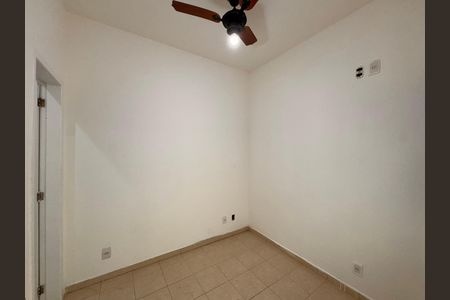Casa de condomínio para alugar com 300m², 4 quartos e 3 vagasÁrea de Serviço - Quarto